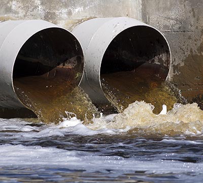 Forurenet vand udledes i havet